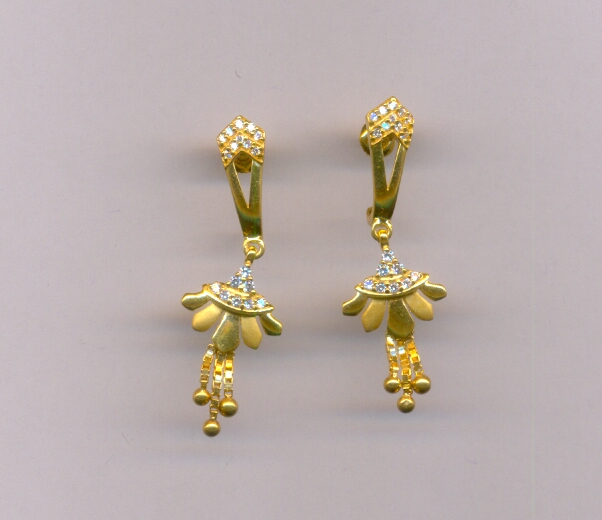 GOLD HANGING CASTING EXCLUSIVE