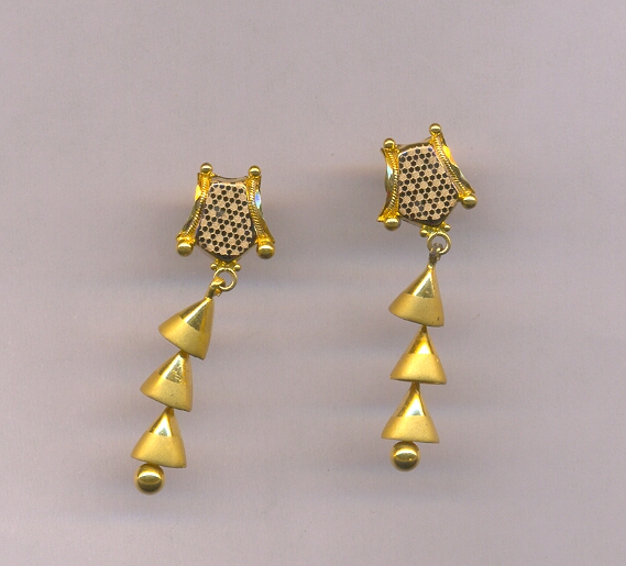 GOLD HANGING CASTING EXCLUSIVE