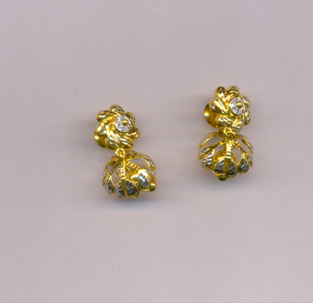GOLD HANGING CASTING EXCLUSIVE