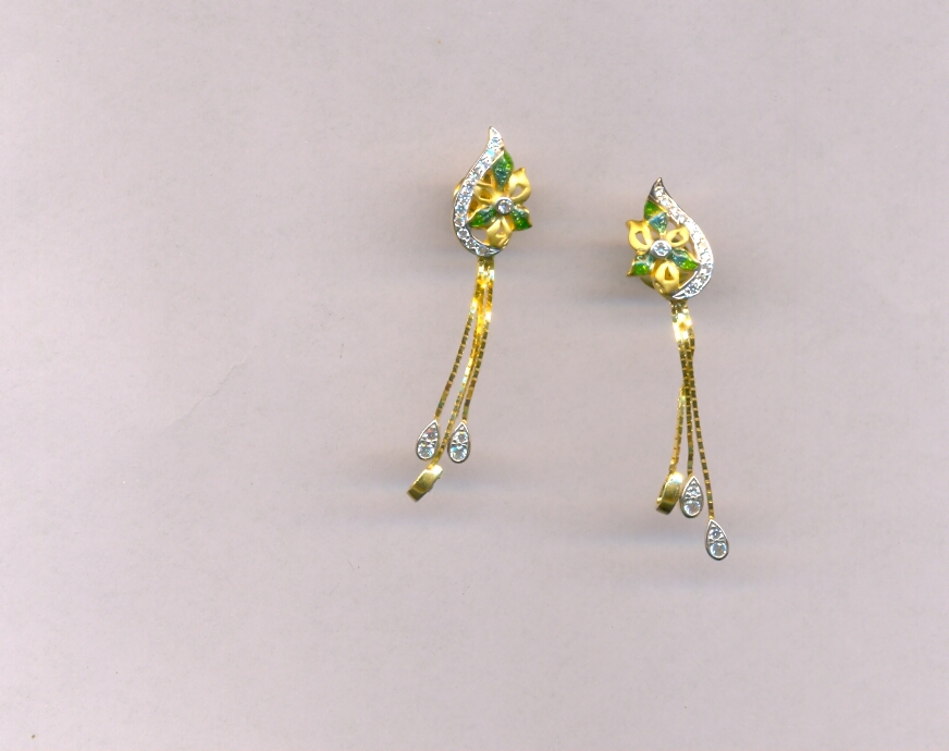 GOLD HANGING CASTING EXCLUSIVE