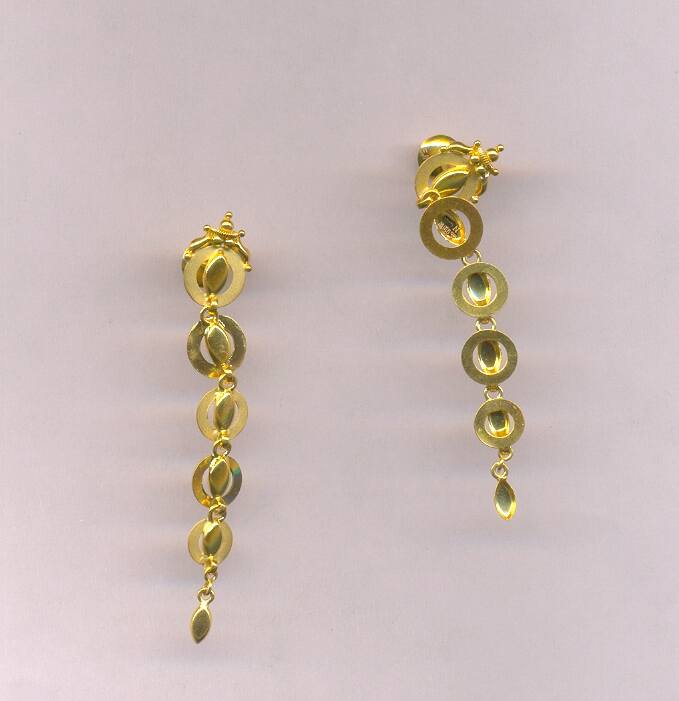 GOLD HANGING CASTING EXCLUSIVE