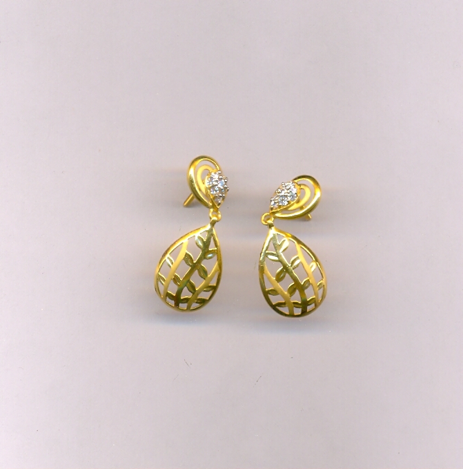 GOLD HANGING CASTING EXCLUSIVE