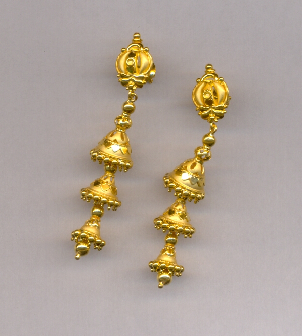 GOLD HANGING CASTING EXCLUSIVE