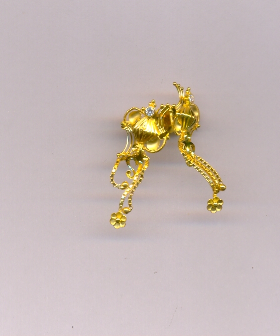 GOLD HANGING CASTING EXCLUSIVE