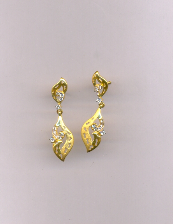 GOLD HANGING CASTING EXCLUSIVE