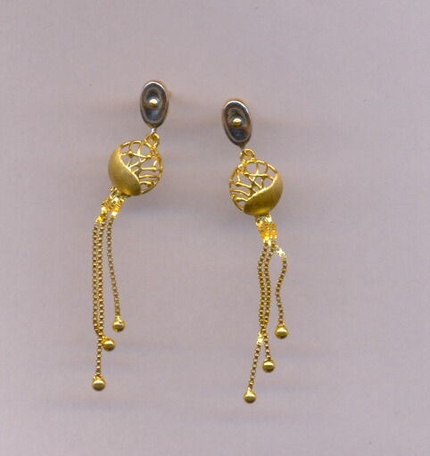 GOLD HANGING CASTING EXCLUSIVE