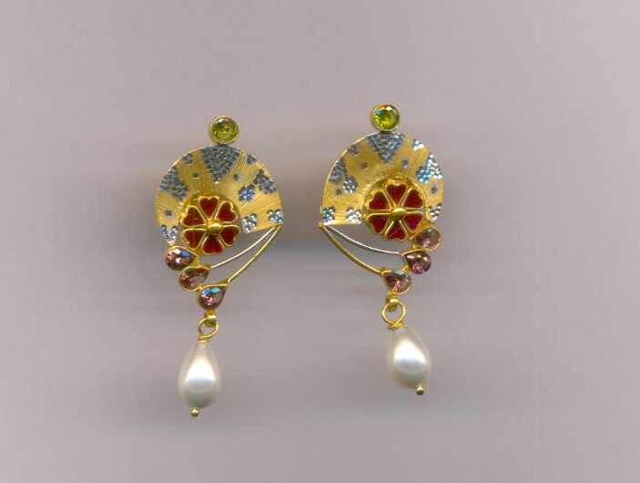 GOLD HANGING CASTING EXCLUSIVE