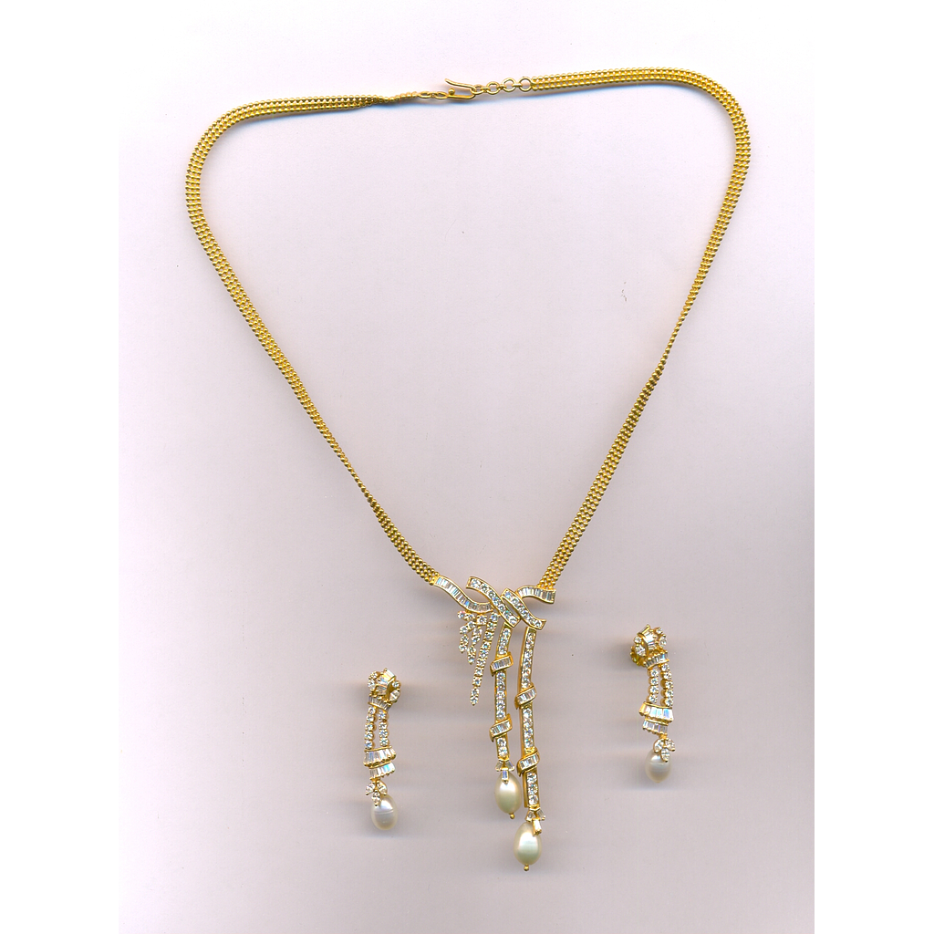 DIAMOND SET PENDENT