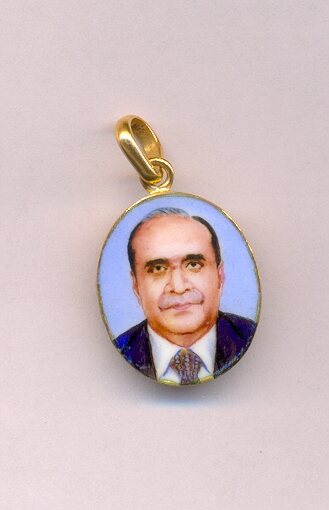 GOLD PENDENT