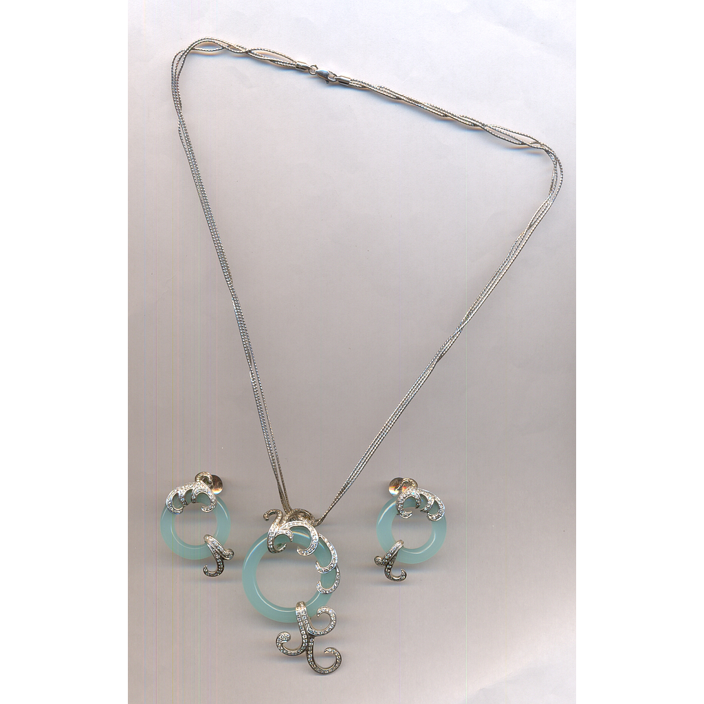 DIAMOND SET PENDENT