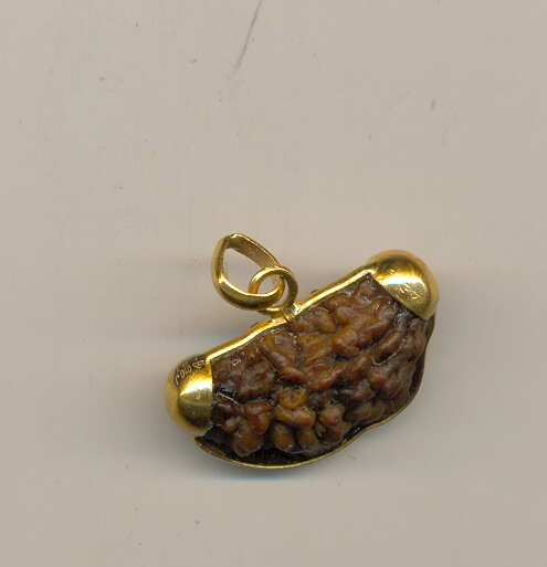GOLD PENDENT