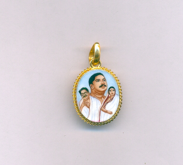 GOLD PENDENT