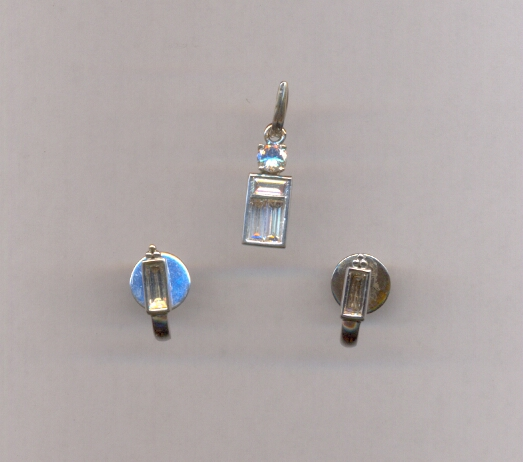 DIAMOND SET PENDENT