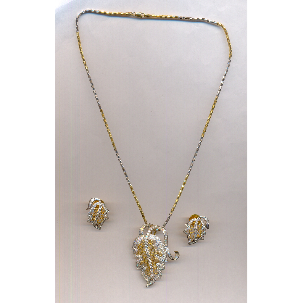 DIAMOND SET PENDENT