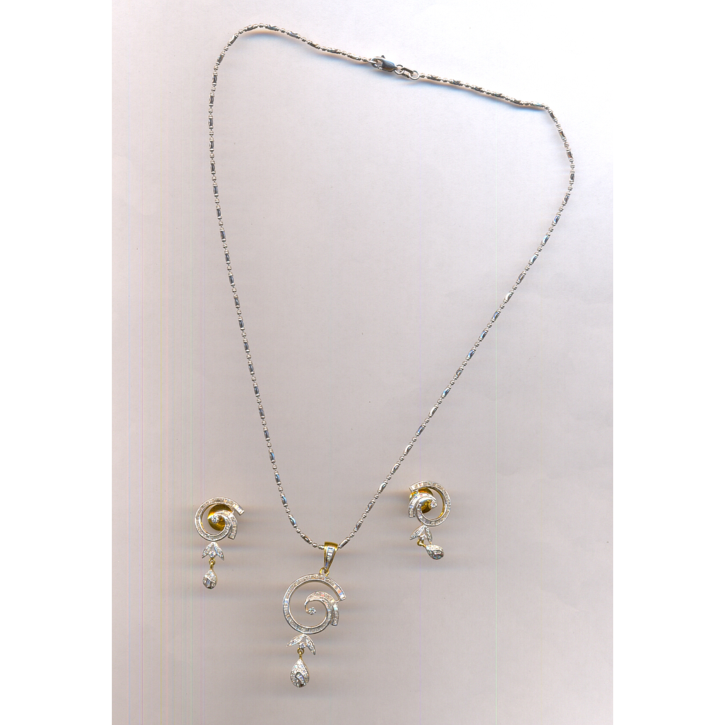 DIAMOND SET PENDENT