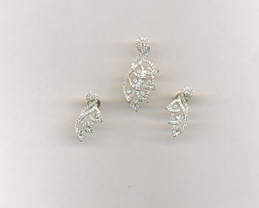 DIAMOND SET PENDENT