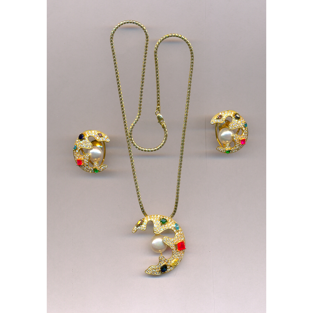 DIAMOND SET PENDENT