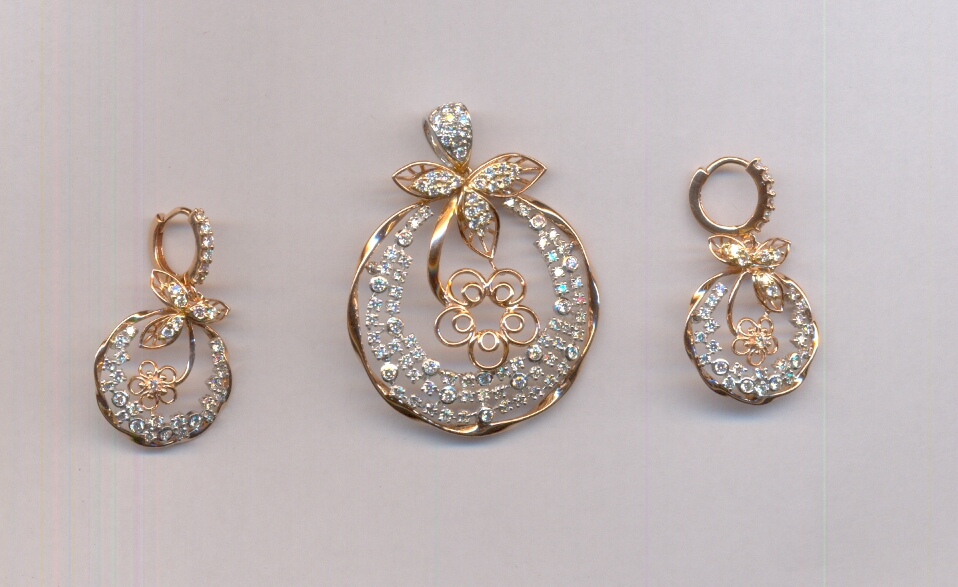 DIAMOND SET PENDENT