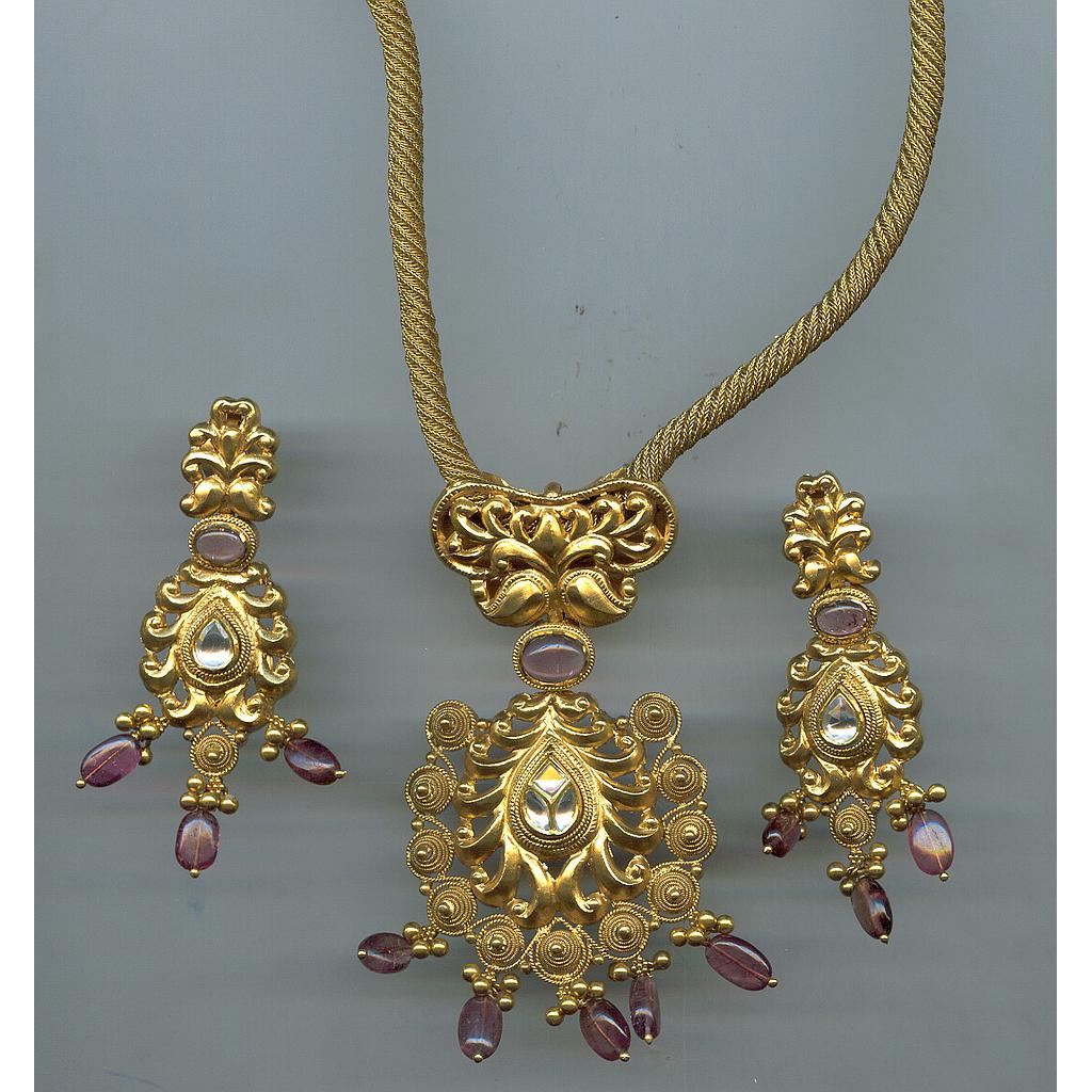 GOLD PENDENT PLAIN FANCY