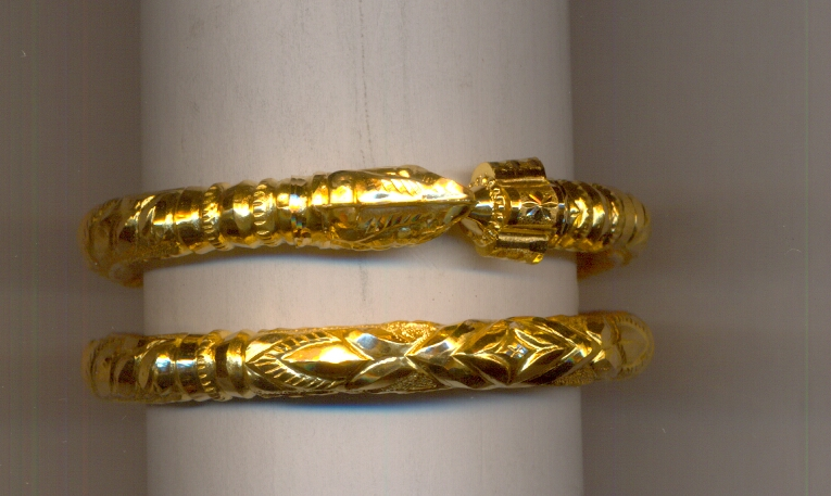 GOLD BANGLE
