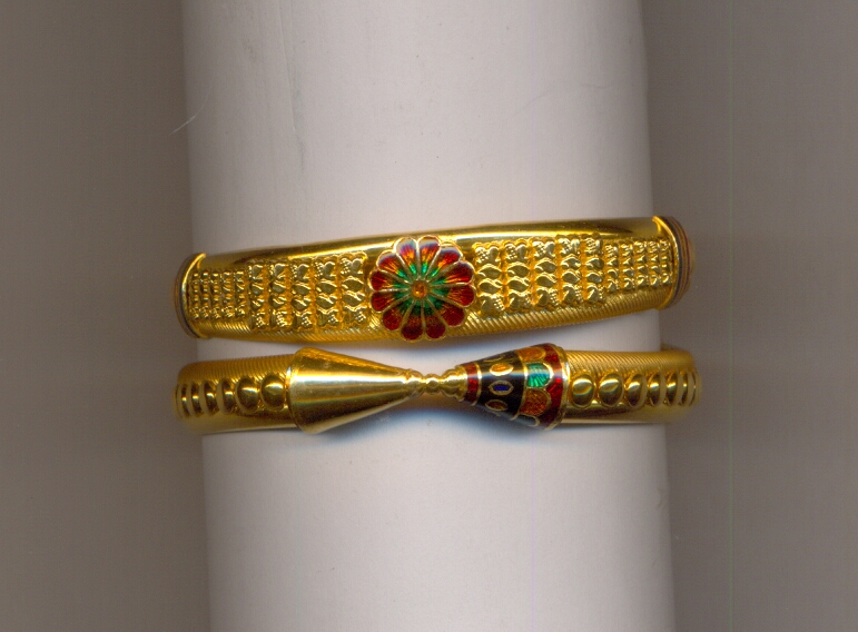 GOLD BANGLE