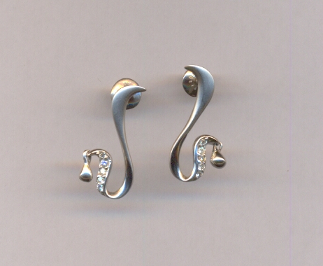 PLATINUM EARRING