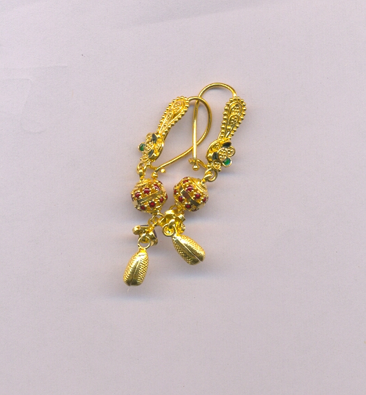 GOLD EARHANGINGS