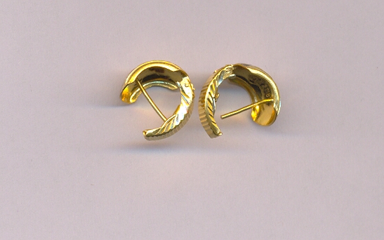 GOLD EARRING