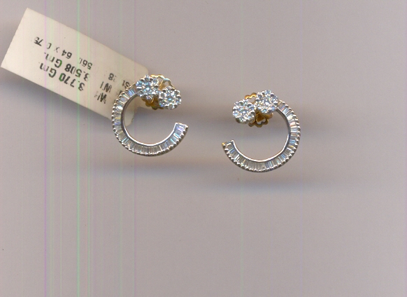 DIAMOND EARRING